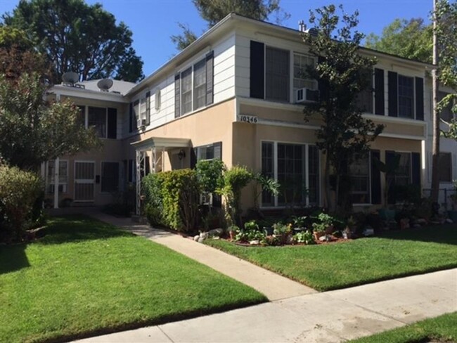 10346 Riverside Dr. in Toluca Lake, CA - Building Photo - Building Photo