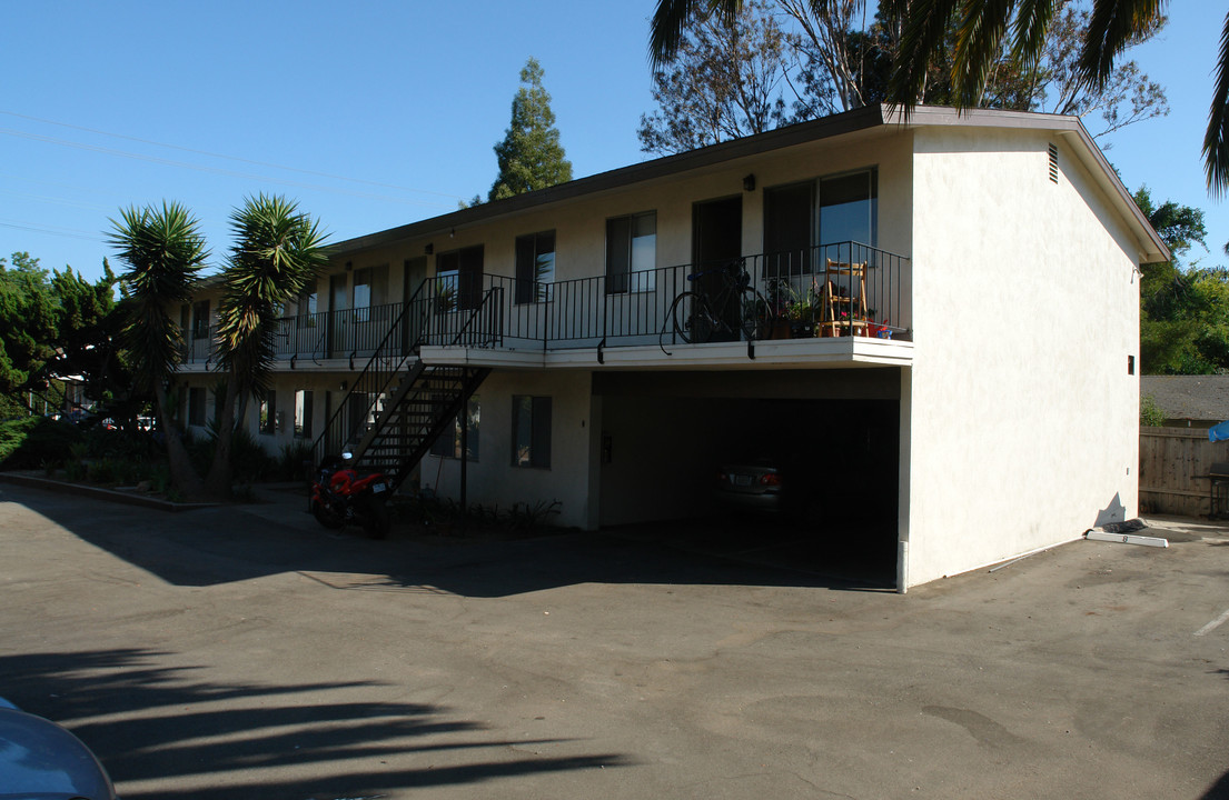 222 W Mission St in Santa Barbara, CA - Foto de edificio