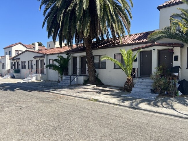 1729 Seminary Ave