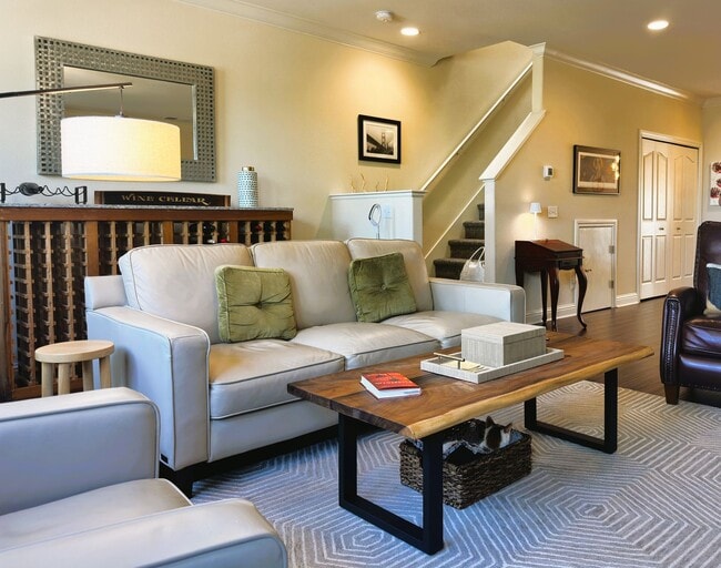 234 Windsor River Rd in Windsor, CA - Building Photo - Building Photo