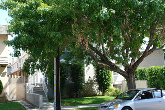 Bryant Oaks in Canoga Park, CA - Building Photo - Building Photo