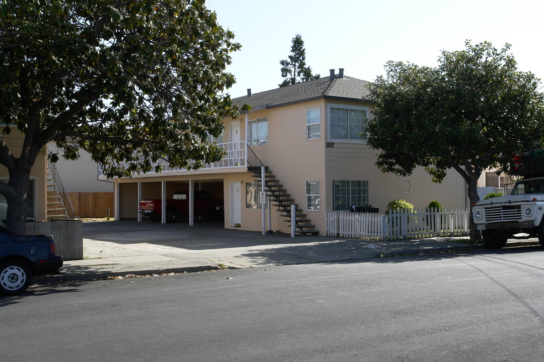 1117 Stambaugh St in Redwood City, CA - Building Photo