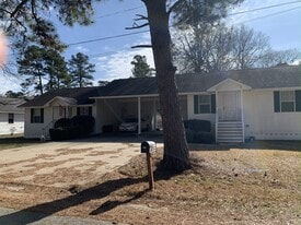 1326 Pine Hill Dr in Jefferson, TX - Building Photo