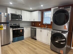 352 Hotchkiss Rd in Orange, CT - Building Photo - Building Photo