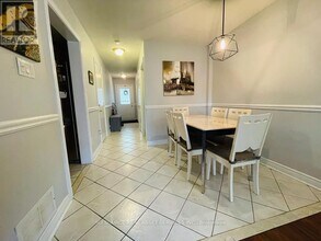 2880 Headon Forest Dr in Burlington, ON - Building Photo - Building Photo