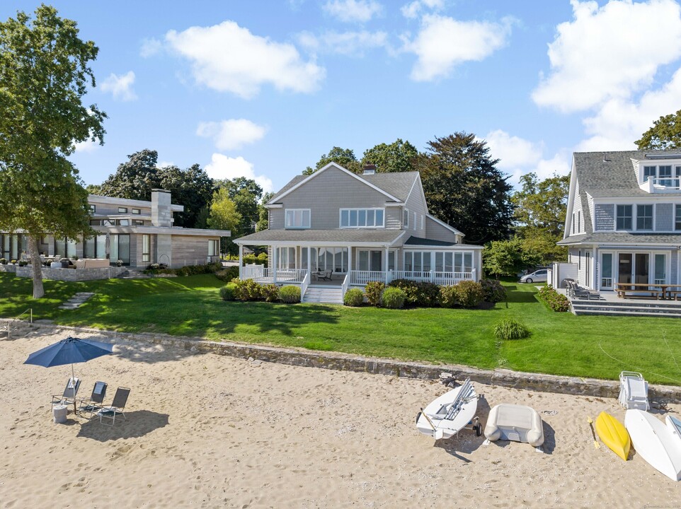 43 Shore Rd in Clinton, CT - Foto de edificio