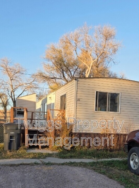 107 Gumbo Dr in Box Elder, SD - Building Photo