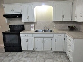 708 N Elm St in Weatherford, OK - Building Photo - Building Photo