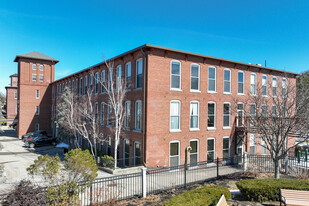 Rivermoor Landing in Newmarket, NH - Building Photo