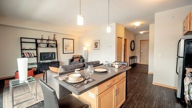 Gallery Flats in Hopkins, MN - Building Photo - Building Photo