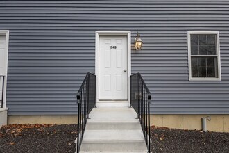 154 Grove Ave in Groton, CT - Building Photo - Building Photo