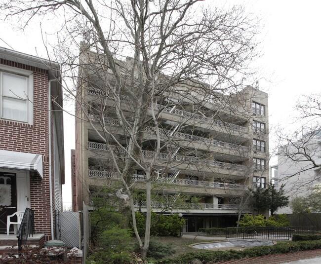 2770 Ocean Ave in Brooklyn, NY - Foto de edificio - Building Photo