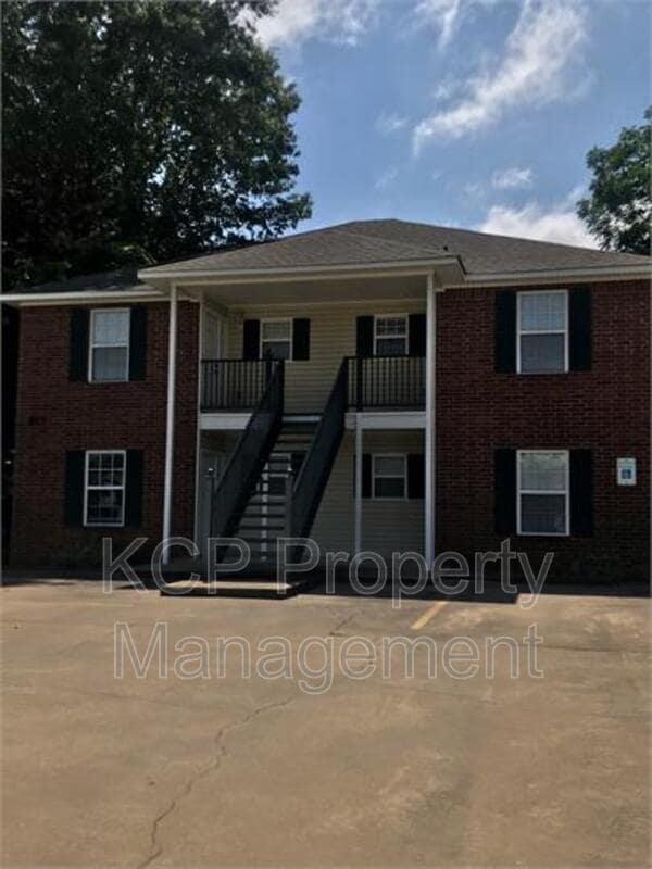 property at 815 N 48th St