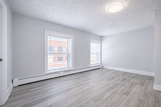 33 Ontario St in St Catharines, ON - Building Photo - Building Photo