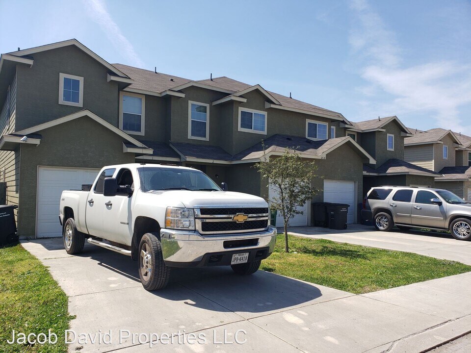 6418 Melanzane Ave in San Antonio, TX - Building Photo