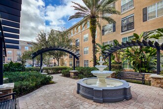 Villa Sonoma At International Plaza in Tampa, FL - Building Photo - Building Photo