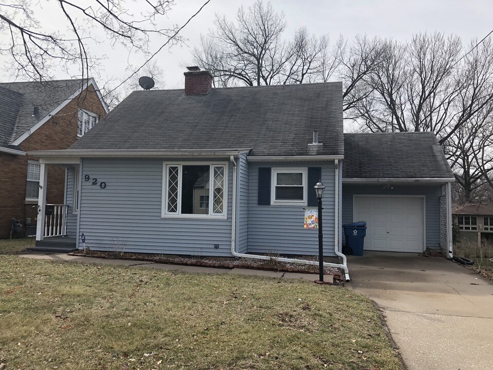920 21st Avenue A, Unit 11S in East Moline, IL - Building Photo