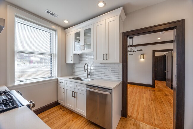 6409 N Talman Ave, Unit 301 in Chicago, IL - Building Photo - Building Photo