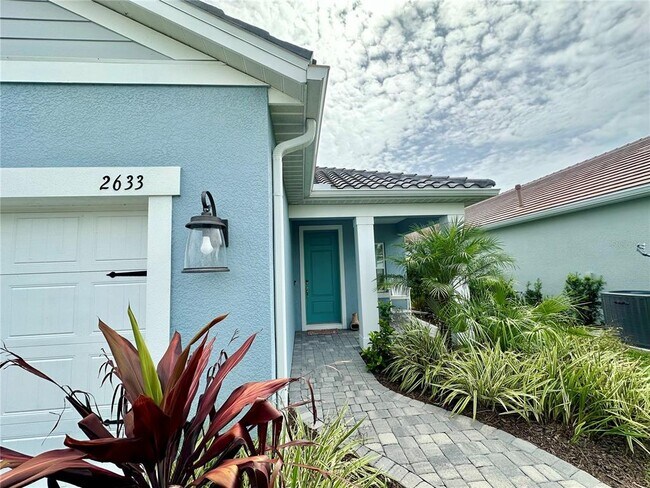 2633 Star Apple Wy in Sarasota, FL - Building Photo - Building Photo