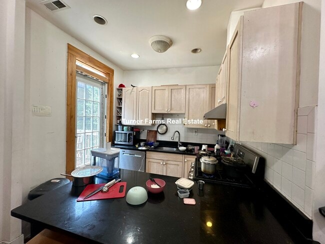 23 Highland Park Ave, Unit 2