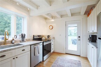 10 Pasadena Ave in Westerly, RI - Building Photo - Building Photo