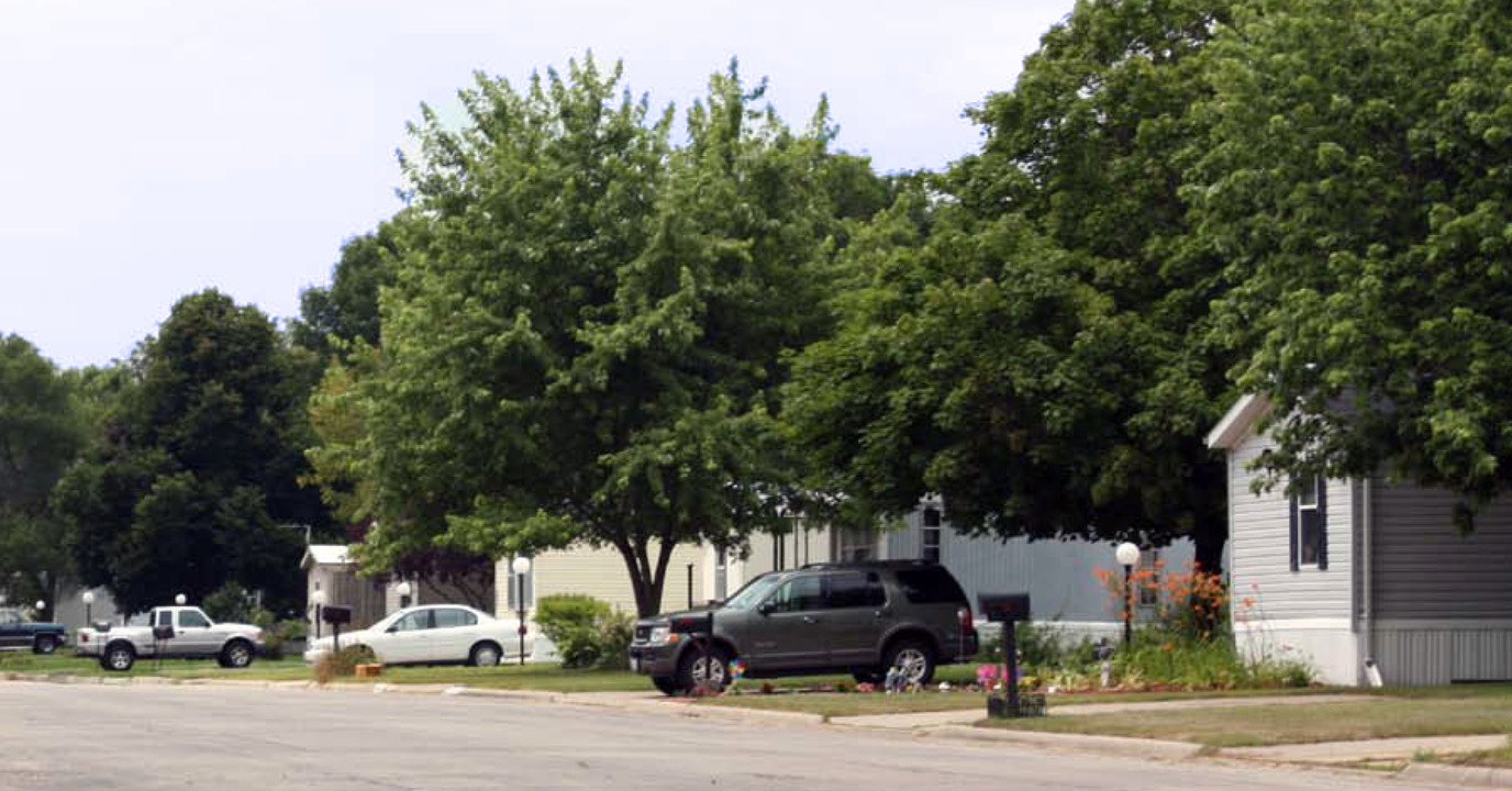 Gem Suburban in Rockford, IL - Building Photo