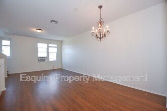 74 Elm Dr in Camarillo, CA - Building Photo - Building Photo