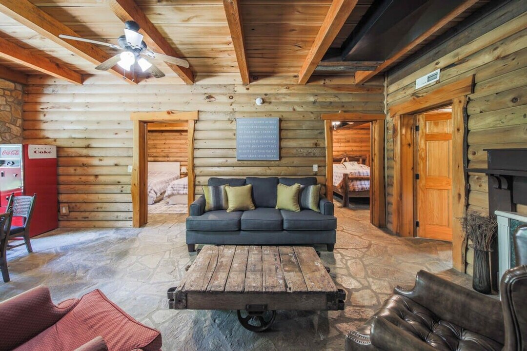 195 Black Bear Dr in Mars Hill, NC - Building Photo