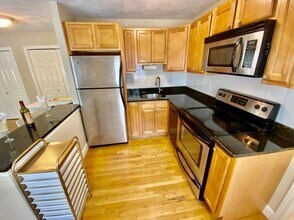 7 Mortimer Pl, Unit 7 in Somerville, MA - Building Photo - Building Photo
