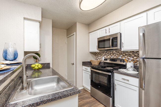 Slate Dallas in Dallas, TX - Building Photo - Interior Photo