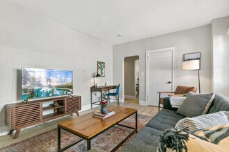 1073 N Downing St in Denver, CO - Foto de edificio - Building Photo