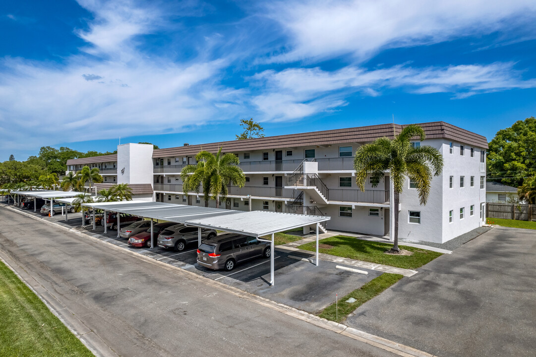 Bay Pines Condominiums in St. Petersburg, FL - Building Photo