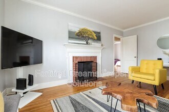 3021 Sourwood Rd in Greensboro, NC - Foto de edificio - Building Photo