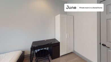 Private bedroom in 3 bed/1 bath Home in New York, NY - Building Photo - Building Photo