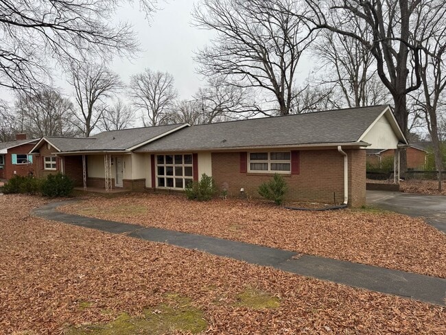 property at 1823 Amberhill Ln