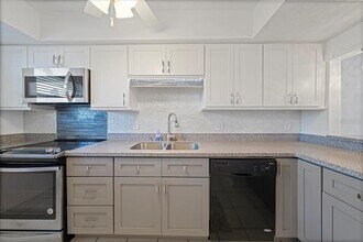 1749 S Highland Ave in Clearwater, FL - Building Photo - Building Photo