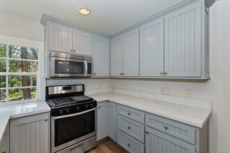 292 Walnut Dr in Lake Arrowhead, CA - Building Photo - Building Photo