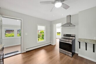9 Olive St in Windsor Locks, CT - Building Photo - Building Photo