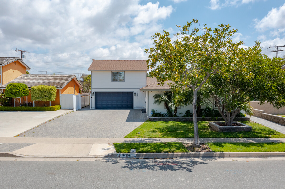 16396 Sandalwood St in Fountain Valley, CA - Building Photo