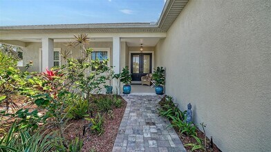 1111 Mallorca Dr in Bradenton, FL - Foto de edificio - Building Photo