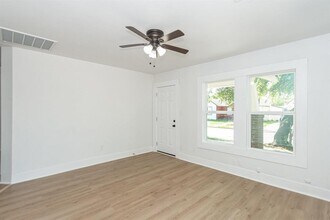 502 N Jones St-Unit -1 in Baytown, TX - Building Photo - Building Photo