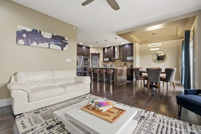 199 Albany Dr NW in Edmonton, AB - Building Photo - Building Photo