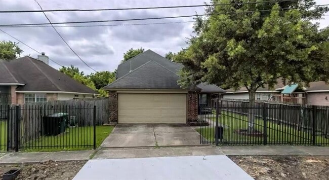 6614 Dumble St in Houston, TX - Building Photo - Building Photo