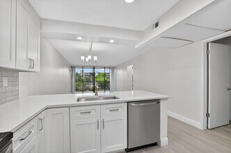 4 Royal Palm Way in Boca Raton, FL - Building Photo - Building Photo