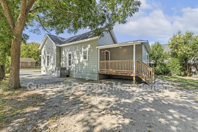 713 E Divine St in Dunn, NC - Building Photo - Building Photo