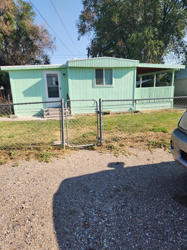 1480 Carson St