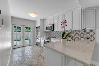 7871 SW 102nd Ln in Miami, FL - Building Photo - Building Photo