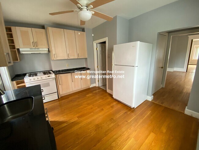 532 E 4th St, Unit 1 in Boston, MA - Building Photo - Building Photo