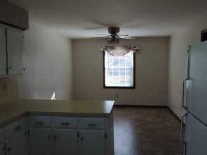 936 Ridge Dr in Warrensburg, MO - Building Photo - Building Photo