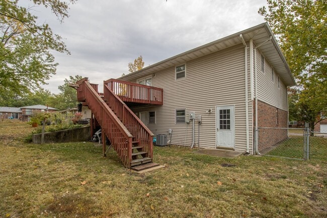 613-615-615 Pear Tree Cir in Columbia, MO - Foto de edificio - Building Photo